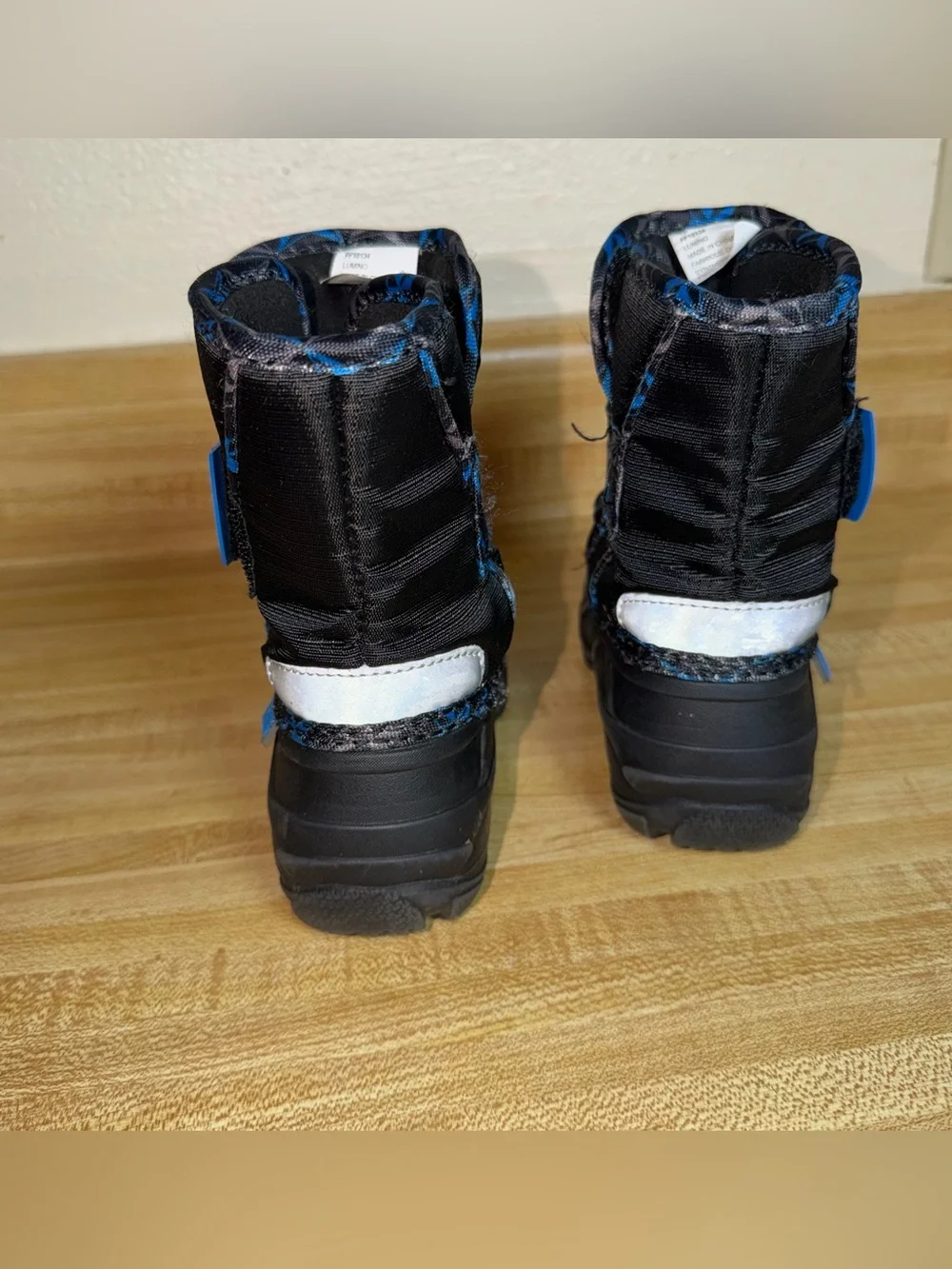 Boys toddler size 8 Winter Snow Boots - Durable Waterproof Design